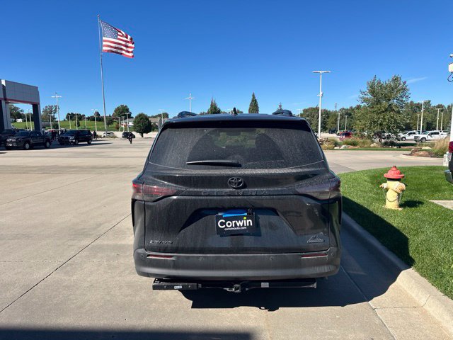 Used 2026 Toyota Sienna XLE Woodland Edition AWD/4WD image 5