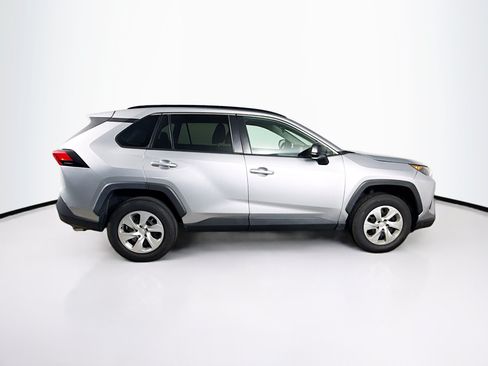 Used 2019 Toyota RAV4 LE FWD image 2