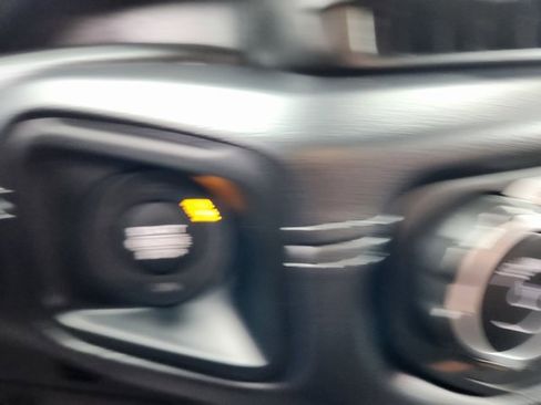 Used 2025 Jeep Wrangler Unlimited Rubicon w/ XTREMEE 35" Tire Package image 18