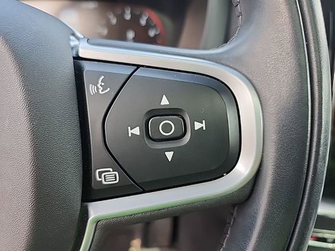 Used 2021 Volvo XC60 T5 Momentum w/ Climate Package image 26