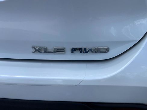 Used 2022 Toyota Highlander XLE image 7