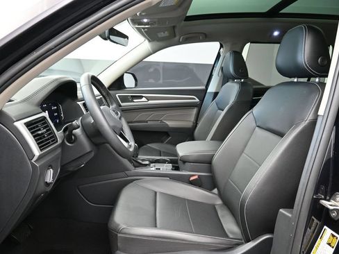 Used 2023 Volkswagen Atlas SE w/ Panoramic Sunroof Package FWD image 10