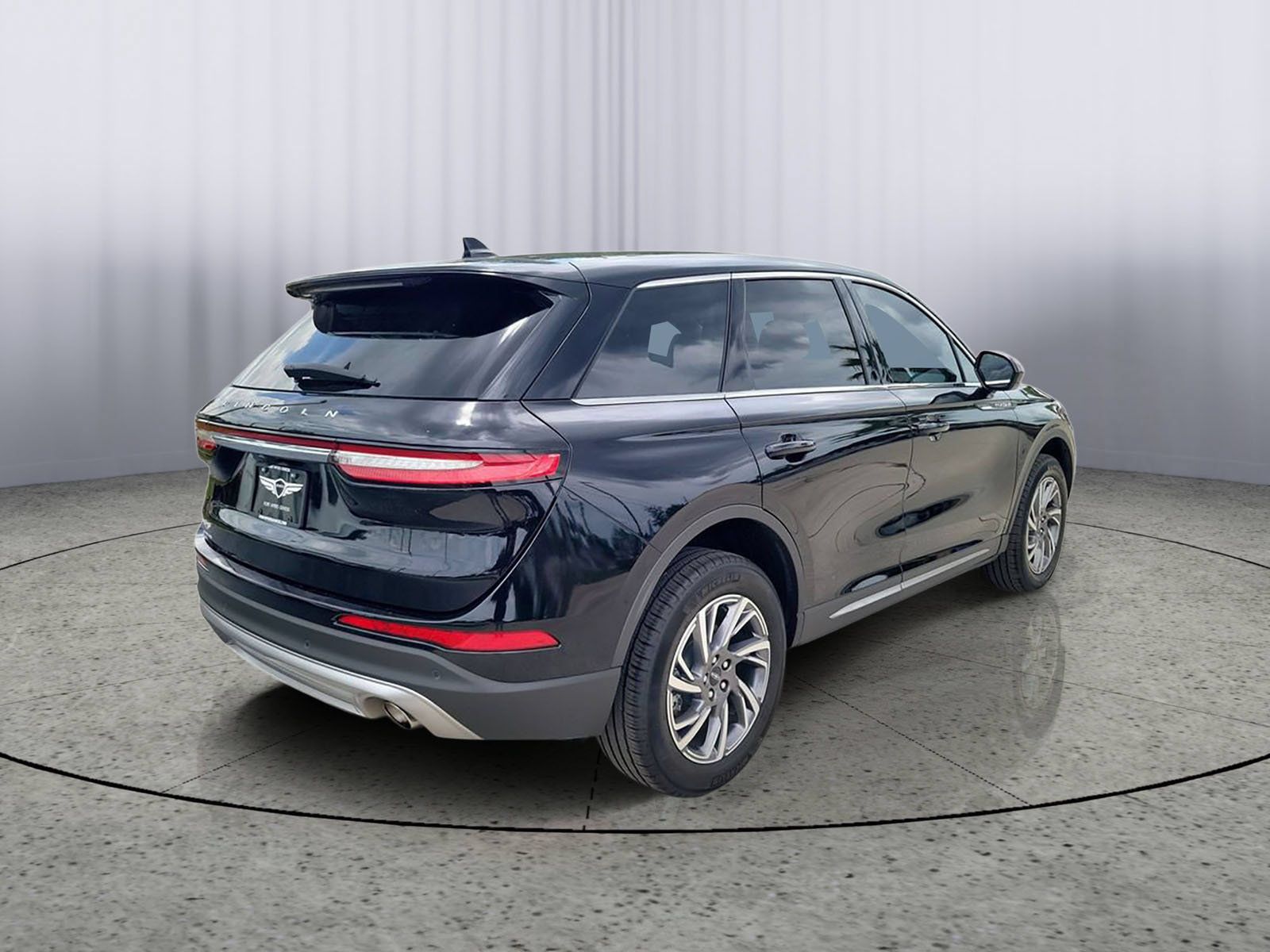 Used 2024 Lincoln Corsair FWD image 2