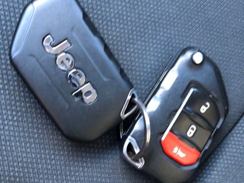 Used 2021 Jeep Gladiator Sport image 36