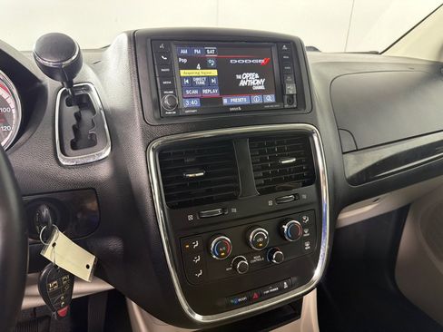 Used 2014 Dodge Grand Caravan SXT w/ UConnect Hands-Free Group FWD image 13