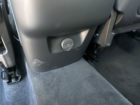 Certified 2025 Volvo XC60 B5 Core image 15