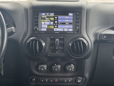 Used 2017 Jeep Wrangler Unlimited Rubicon image 14