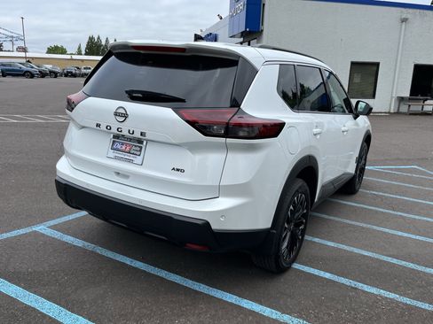 Used 2026 Nissan Rogue SV AWD/4WD image 5