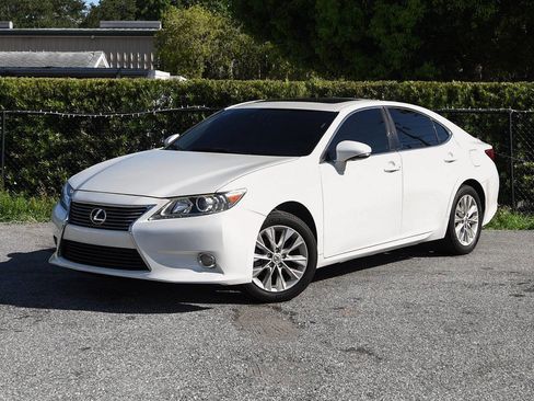 Used 2014 Lexus ES 300h w/ Premium Package w/Bamboo Trim FWD image 1