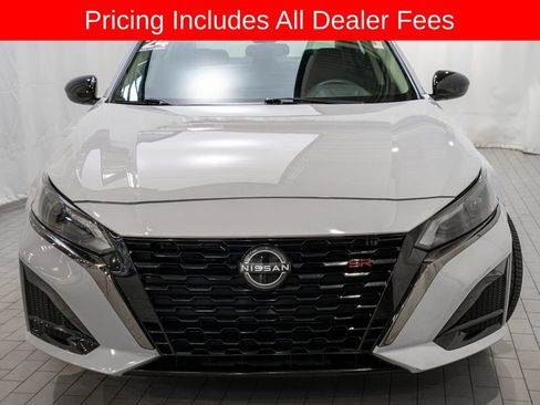 Certified 2024 Nissan Altima 2.5 SR FWD image 2