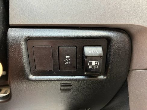 Used 2011 Toyota Tundra 4x4 Double Cab image 24