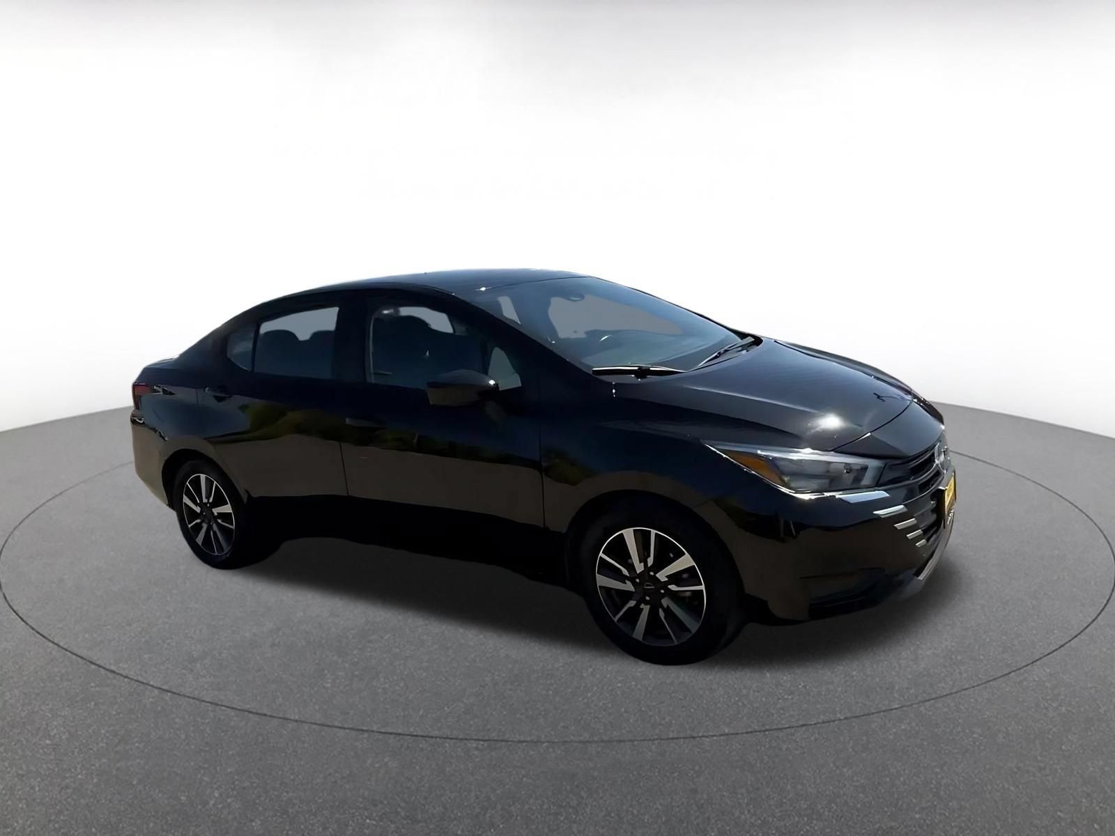 Used 2025 Nissan Versa SV FWD image 2