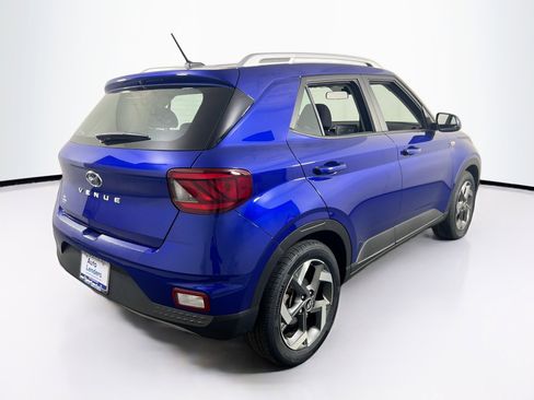 Used 2023 Hyundai Venue SEL FWD image 5