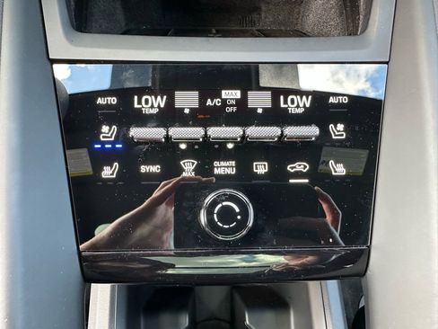 Certified 2025 Porsche Macan 4 Electric AWD/4WD image 25