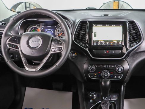 Used 2022 Jeep Cherokee Limited w/ Sun & Sound Group AWD/4WD image 17