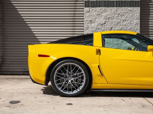 Used 2011 Chevrolet Corvette Z06 w/ Z07 Performance Package RWD image 18