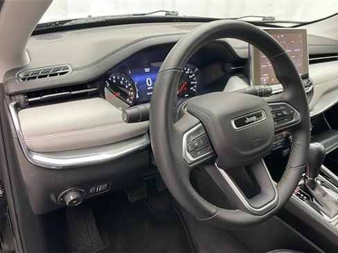 Used 2022 Jeep Compass Limited image 10