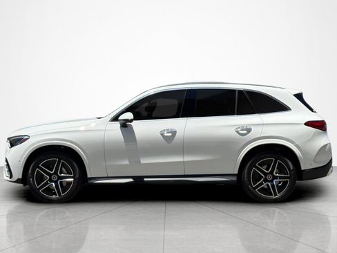 Used 2024 Mercedes-Benz GLC 300 4MATIC image 2