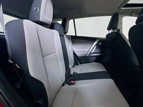 Used 2018 Toyota RAV4 XLE AWD/4WD image 29