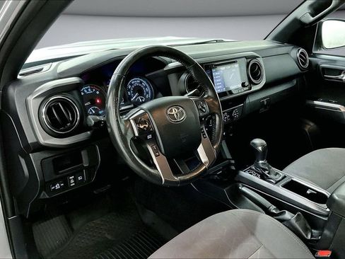 Used 2019 Toyota Tacoma TRD Sport w/ Technology Package AWD/4WD image 18