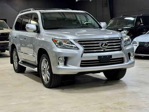 Used 2013 Lexus LX 570 4WD image 18