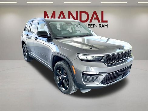 Used 2023 Jeep Grand Cherokee Limited w/ Black Appearance Package AWD/4WD image 3