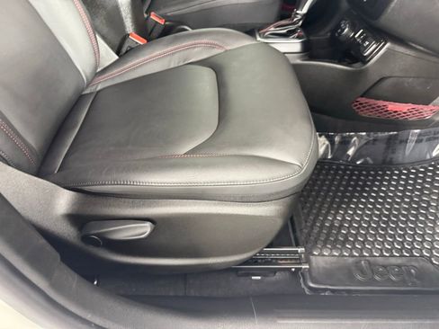 Used 2023 Jeep Renegade Trailhawk w/ Trailhawk Elite Group image 32