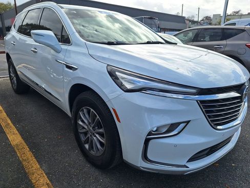 Used 2023 Buick Enclave Essence w/ Sound and Sites Package image 3