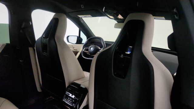 Used 2024 BMW iX xDrive50 w/ Premium Package AWD/4WD image 40