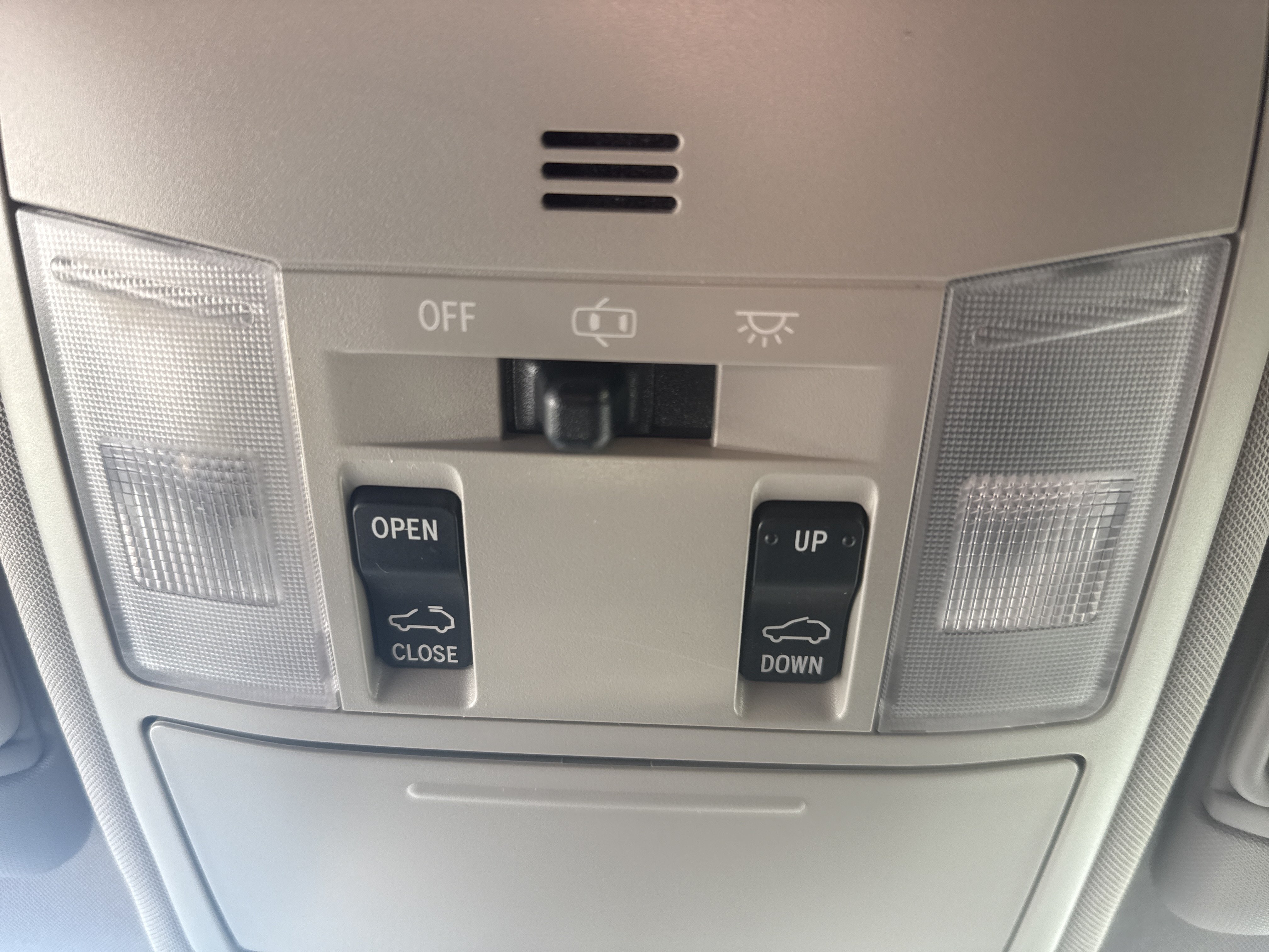 Used 2018 Toyota RAV4 XLE w/ Carpet Mat Package AWD/4WD image 28
