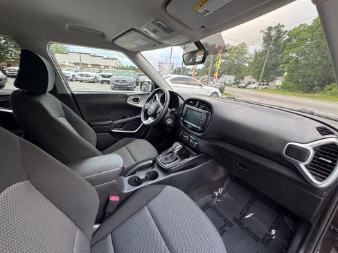 Used 2020 Kia Soul LX FWD image 13