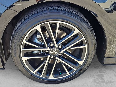 Used 2025 Toyota Camry XLE FWD image 11