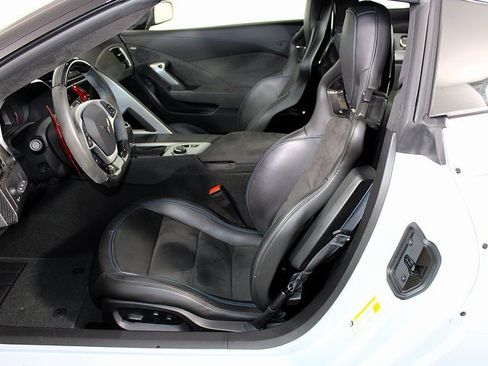 Used 2018 Chevrolet Corvette Z06 w/ Carbon 65 Edition image 5