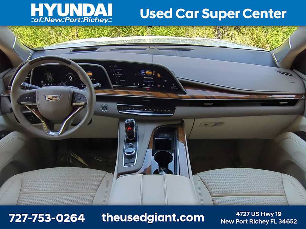 Used 2024 Cadillac Escalade Premium Luxury Platinum w/ Heavy-Duty Trailer Package AWD/4WD image 18