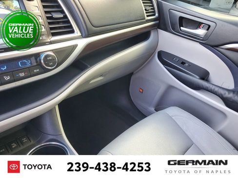Used 2014 Toyota Highlander Limited Platinum image 31