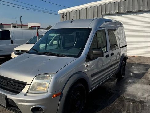 Used 2010 Ford Transit Connect XLT image 2