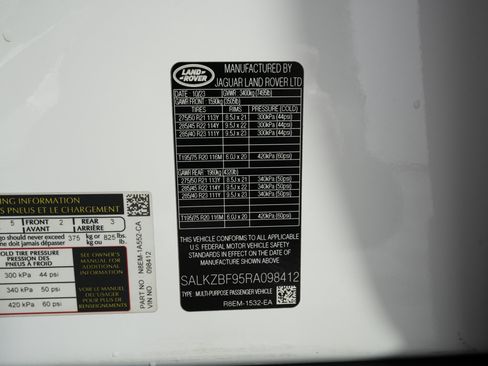 Used 2024 Land Rover Range Rover SV image 37