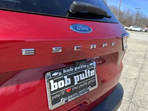 Used 2020 Ford Escape SE image 32