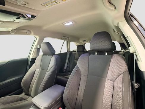 Used 2025 Subaru Outback Premium AWD/4WD image 18