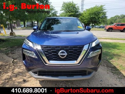 Used 2023 Nissan Rogue SV FWD image 2