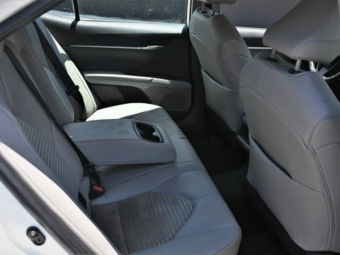 Used 2022 Toyota Camry SE FWD image 13