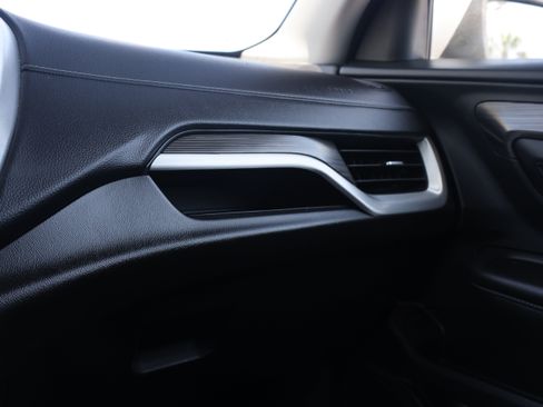 Used 2022 GMC Terrain SLE w/ Driver Convenience Package FWD image 13