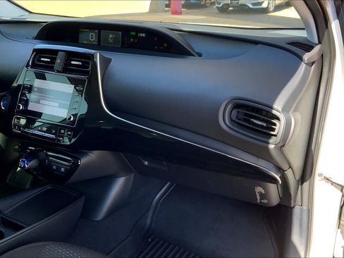 Used 2020 Toyota Prius LE FWD image 18