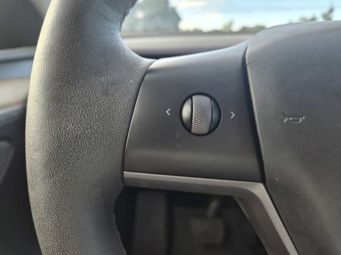 Used 2024 Tesla Model Y Long Range AWD/4WD image 20