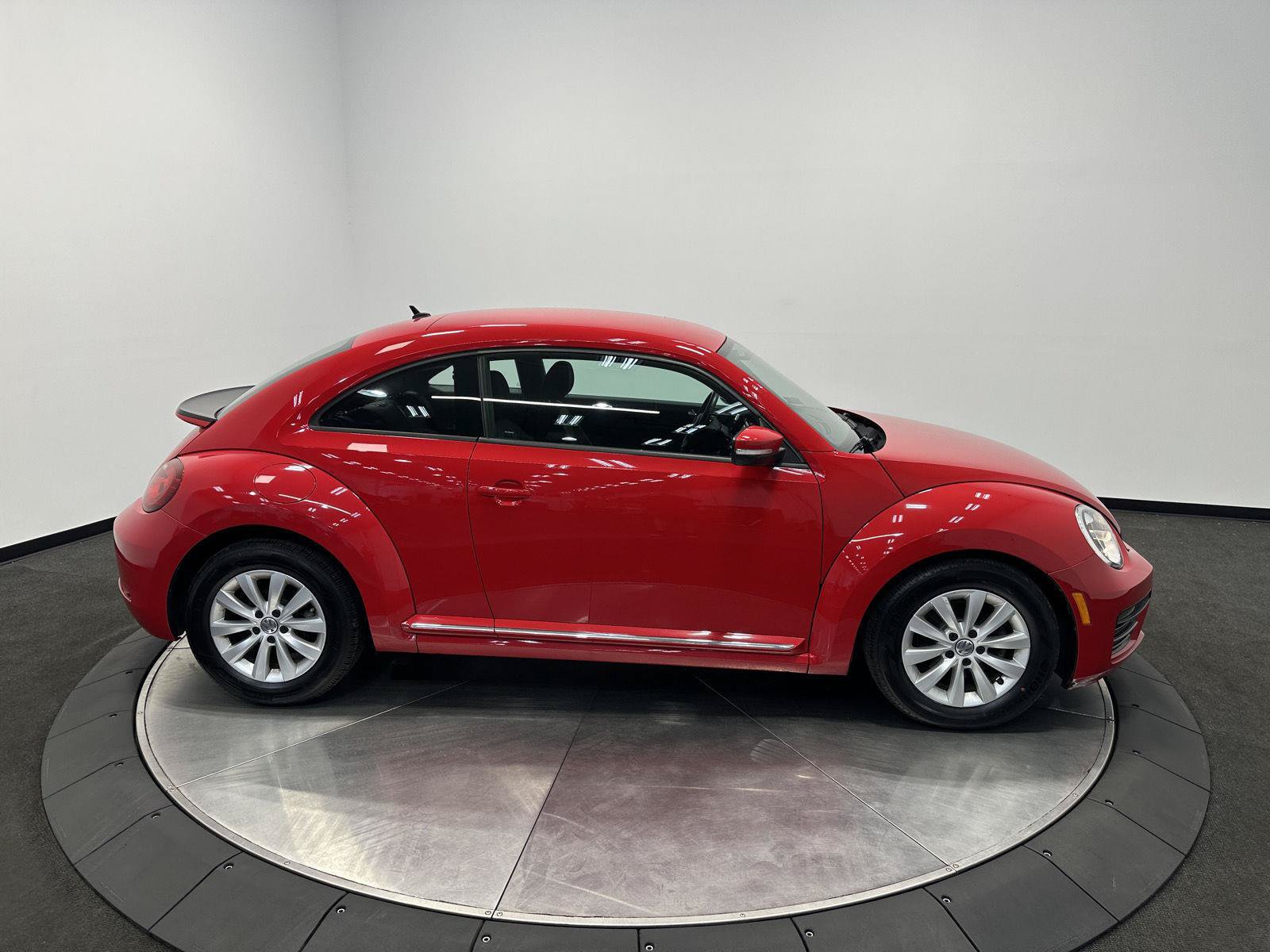 Used 2019 Volkswagen Beetle 2.0T FWD image 8