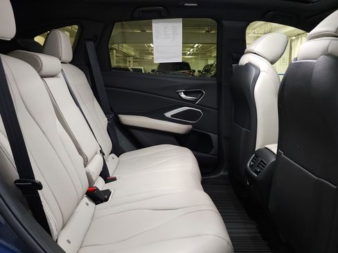 Used 2025 Acura RDX SH-AWD image 19