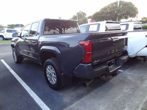 Used 2025 Toyota Tacoma SR5 AWD/4WD image 5