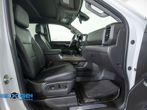 Used 2025 GMC Sierra 1500 SLT w/ SLT Premium Plus Package AWD/4WD image 41