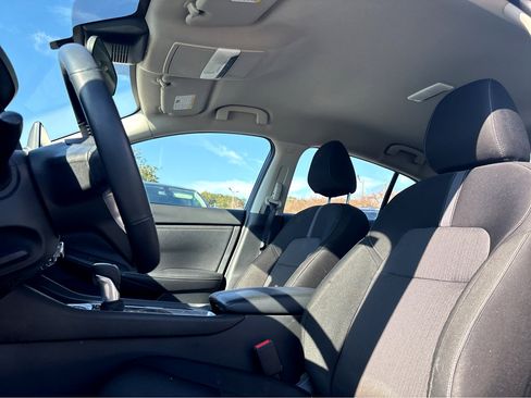 Used 2025 Nissan Sentra SV w/ All-Weather Package image 16