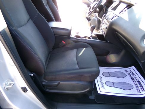 Used 2019 Nissan Pathfinder SV image 24